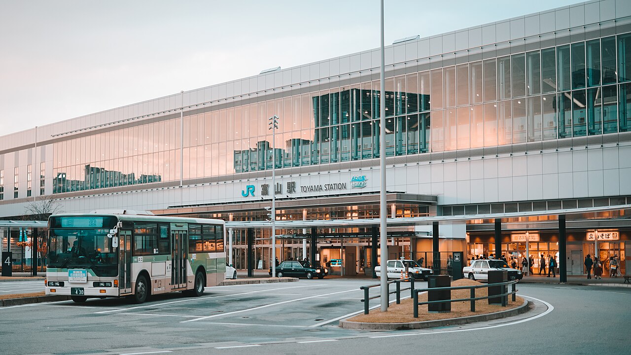 富山駅